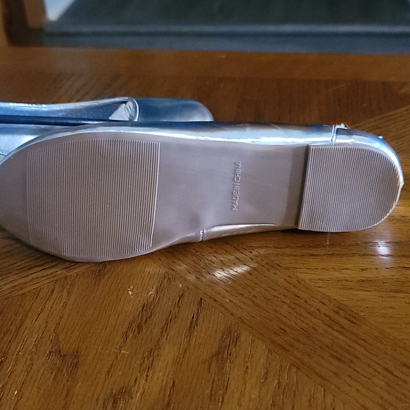 NIB Cool Silver winged flats Various sizes - Picture 10 of 11